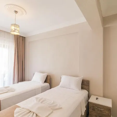 Kamelya Selimiye 무글라