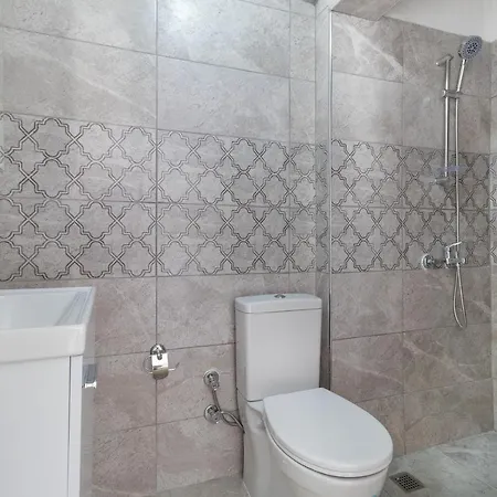 Kamelya Selimiye 무글라